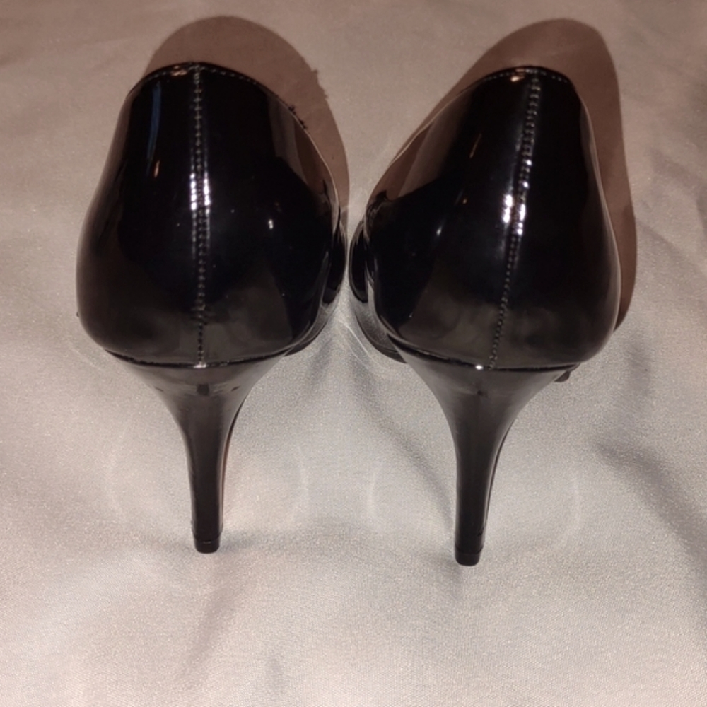 𝅺American Eagle Black Closed Toe High Heels - Picture 6 of 8